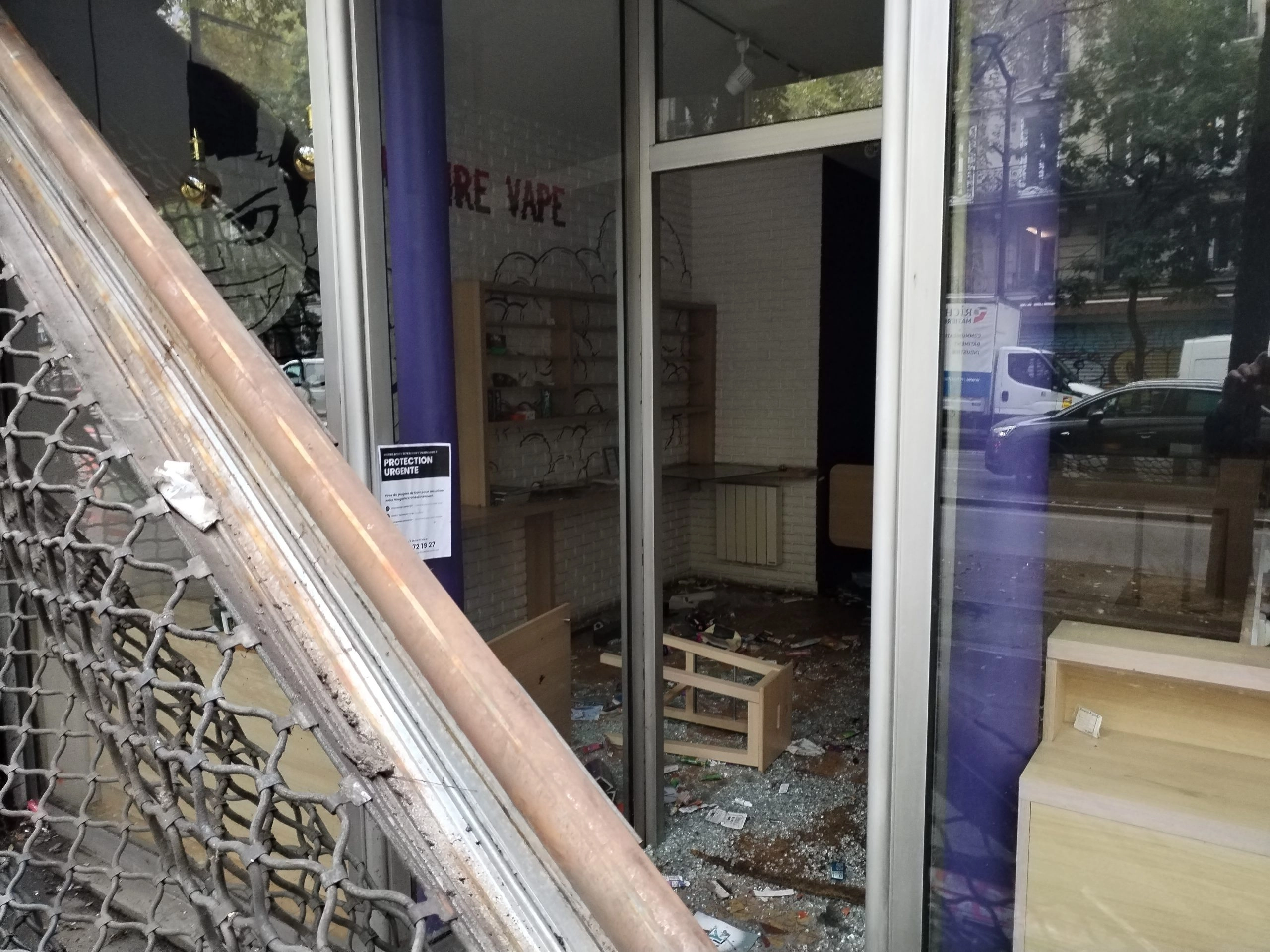 Des mesures pour soutenir les commerces victimes des émeutes des 17 et 18 octobre