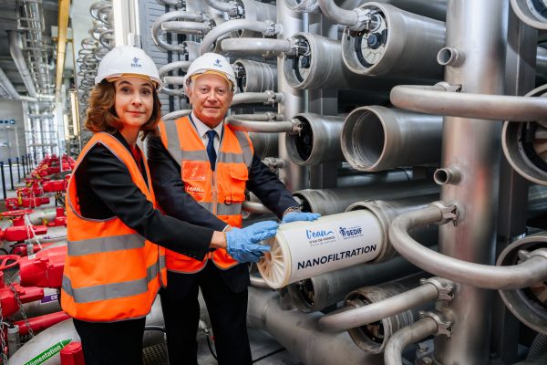 Estelle Brachlianoff, la directrice générale de Veolia, et Richard Dell'Agnola, le président du Sedif, le 2 octobre à Méry-sur-Oise. © Nicolas Fagot / SEDIF