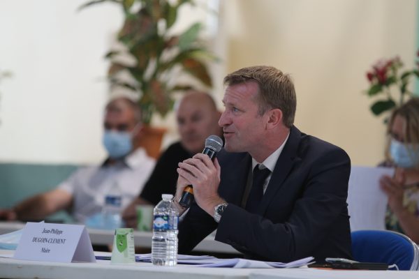 Le maire (UDI) de Mennecy (Essonne) et vice-président de la Région a été élu à l'unanimité pour porter la voix des maires de la région.